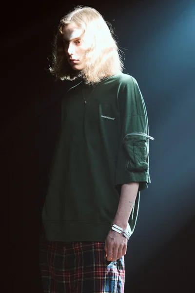 Look 18